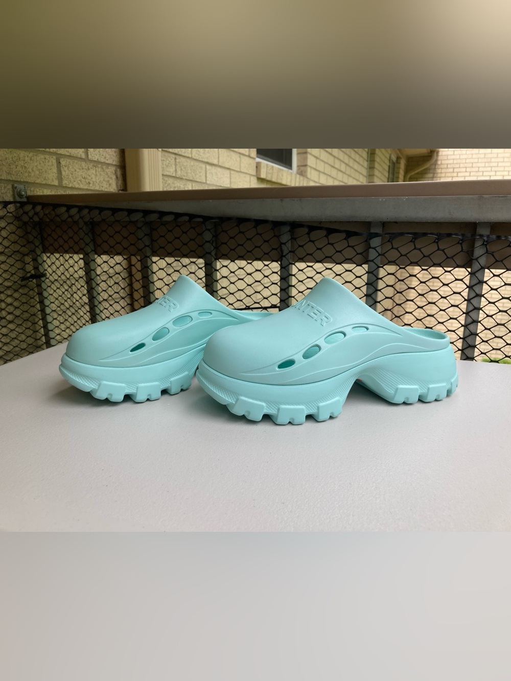 Hunter Teal Aqua Blue Bryce Slip On Closed Toe Casual Clogs